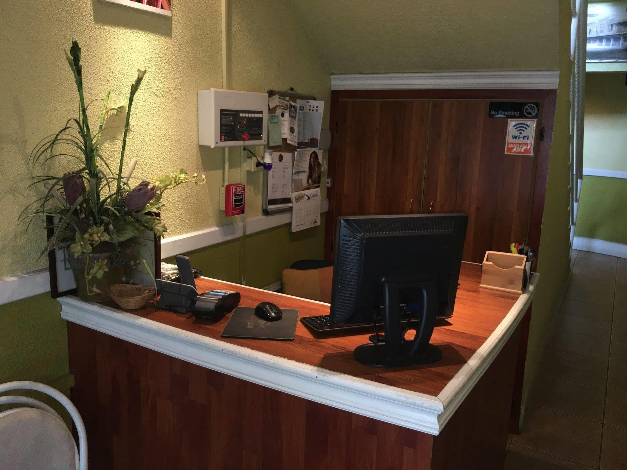 Inn Flight Suites Piarco Ngoại thất bức ảnh
